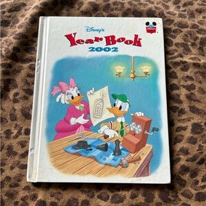 Vintage Disney Children’s Yearbook - 2002 📚✨